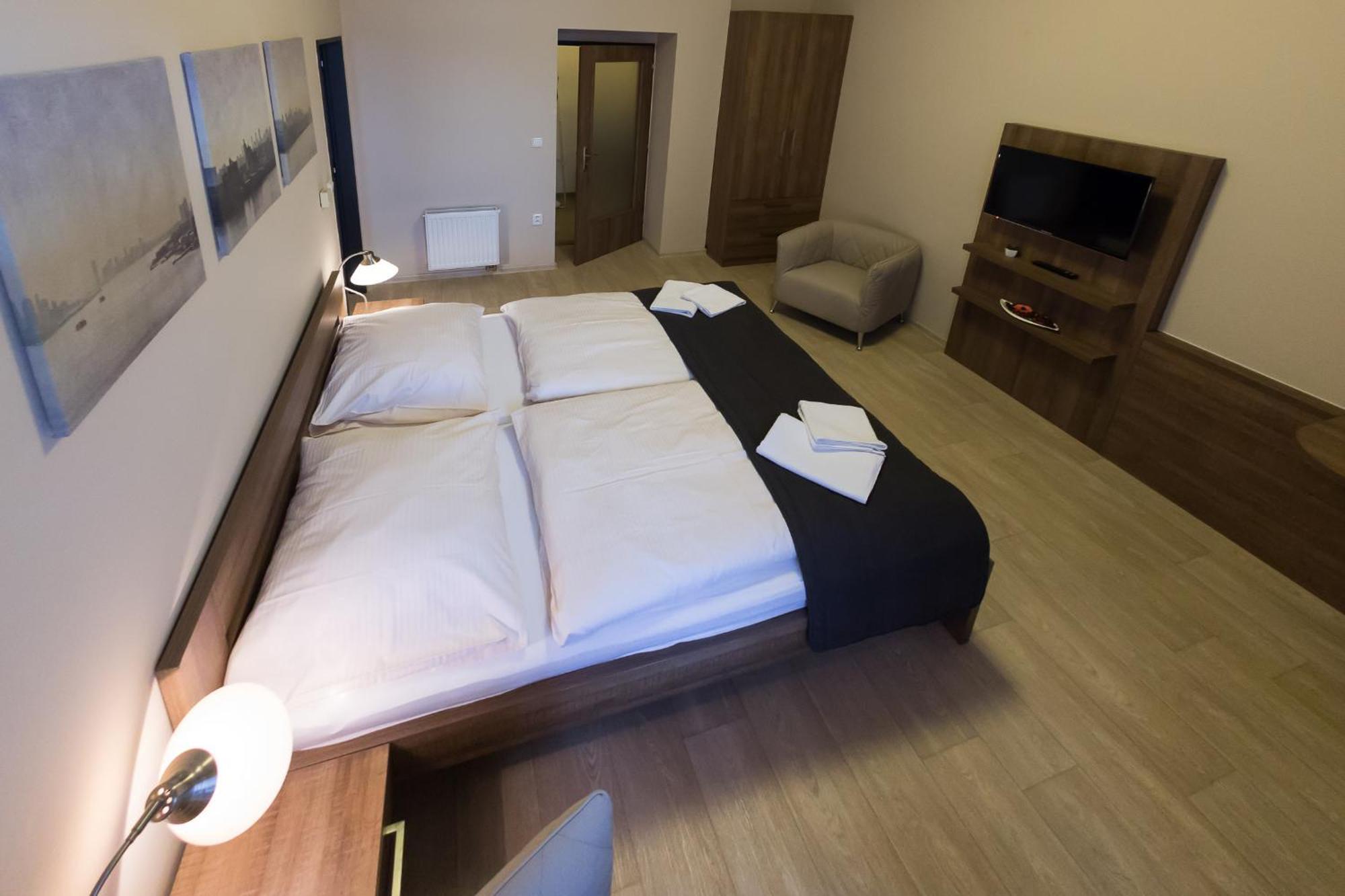 Penzion Apartmany Resident Poděbrady Buitenkant foto