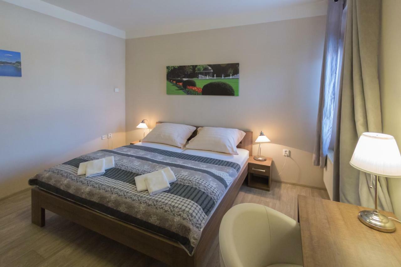 Penzion Apartmany Resident Poděbrady Buitenkant foto
